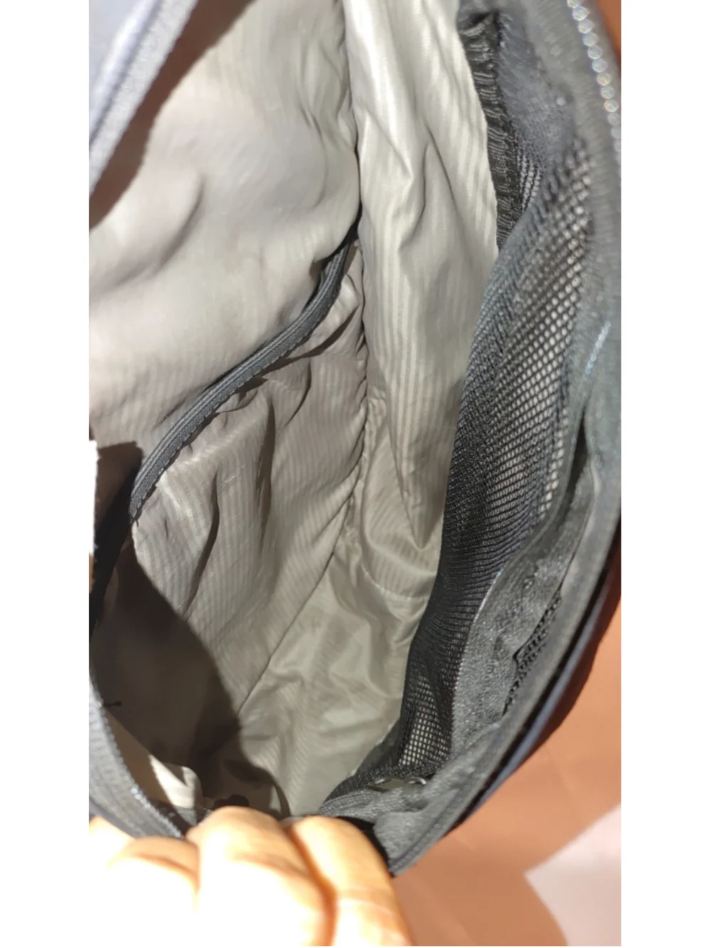 Sherpani Esprit LE Sling Bag 10-Liter Capacity